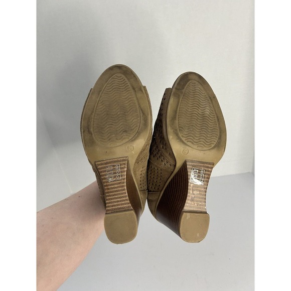 Moda Spana Uma Khaki Suede Wedge Heel Perforated Ankle Peep Toe Boot Women's 6.5 - Picture 7 of 9